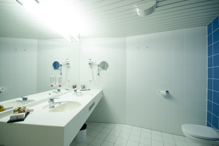 Room 42 of 70