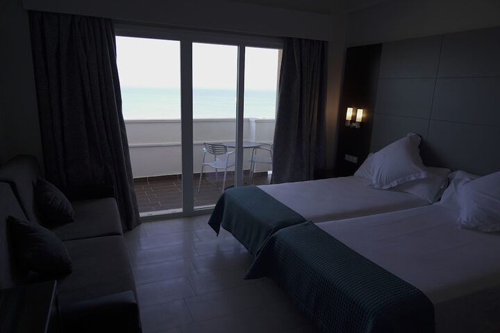 Room 16 of 48