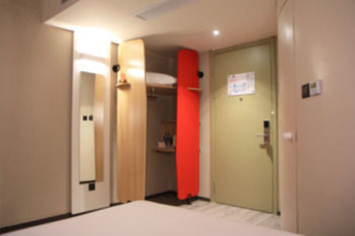 Room 47 of 79