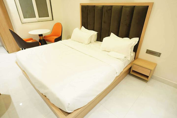 Room 11 of 21