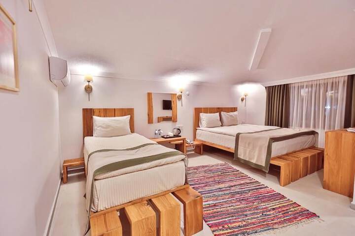 Room 13 of 27