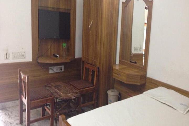 Room 3 of 5