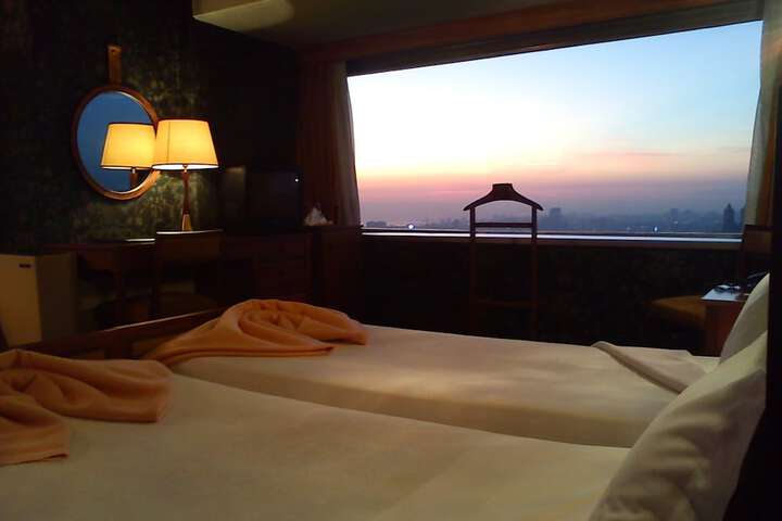 Room 15 of 34