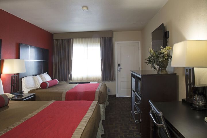 1 Queen Bed (21 of 23)