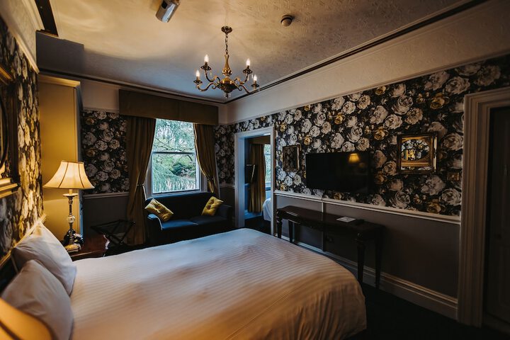 Room 11 of 49