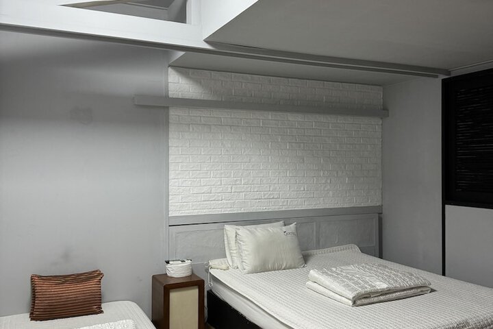 Room 9 of 19