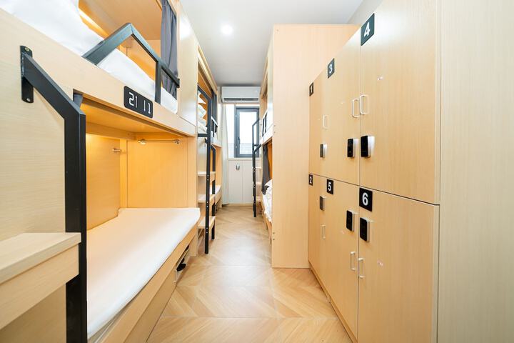 Room 8 of 21