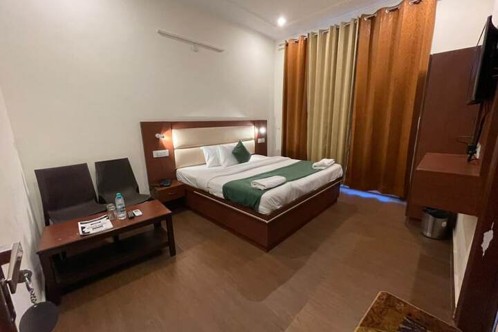 Room 13 of 70