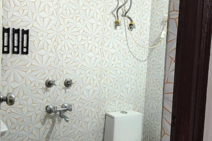 Room 17 of 31