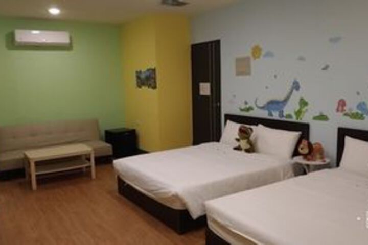 Room 13 of 16