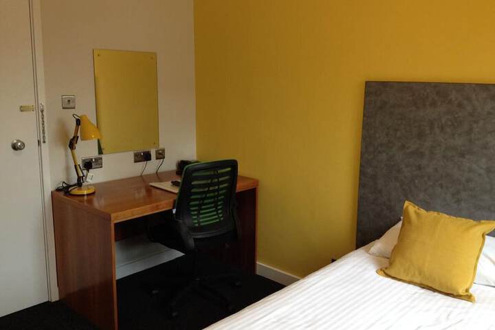 Room 7 of 38