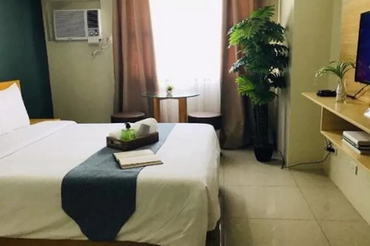Room 6 of 12