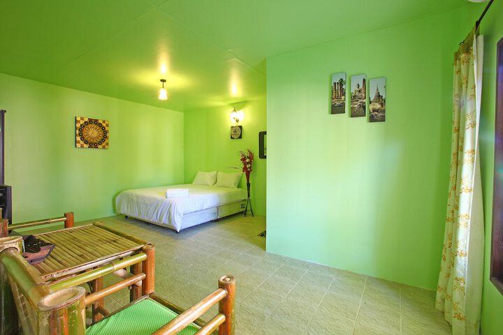 Room 3 of 76