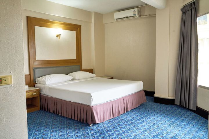 Room 9 of 39