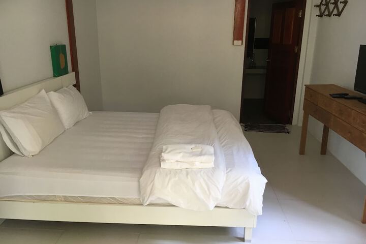 Room 5 of 95