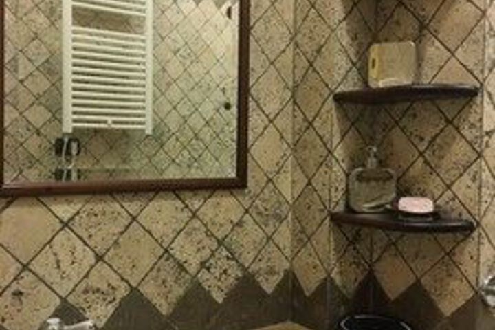 Room 4 of 25