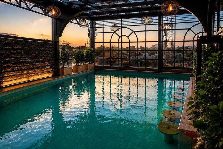 Pool 38 of 51