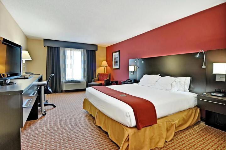 1 King Bed (4 of 8)
