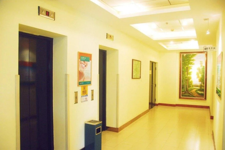 Room 13 of 22