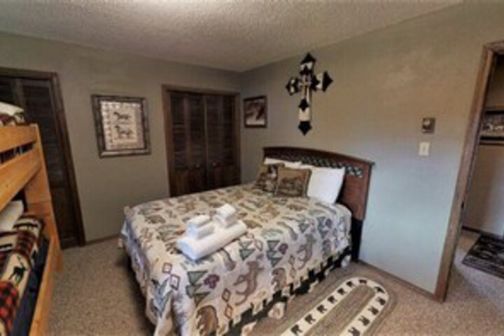 Room 10 of 13
