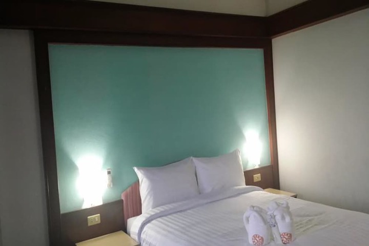 Room 8 of 18