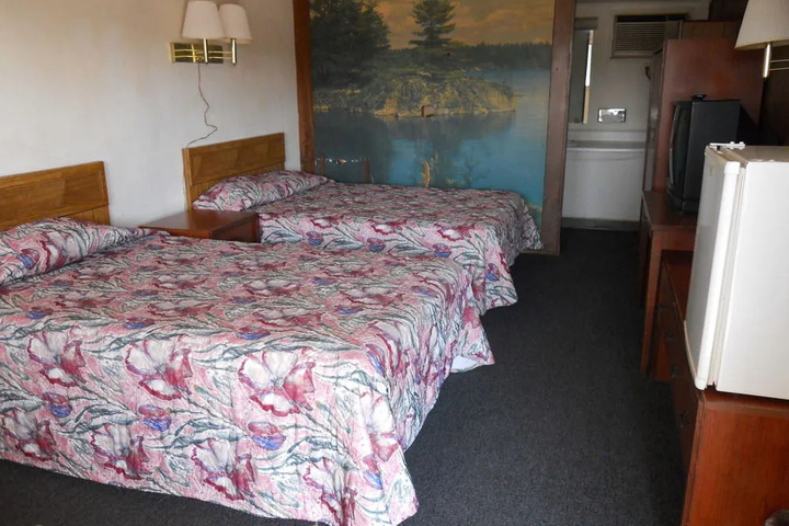 Room 6 of 13