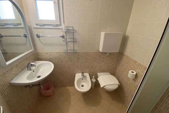 Room 76 of 108