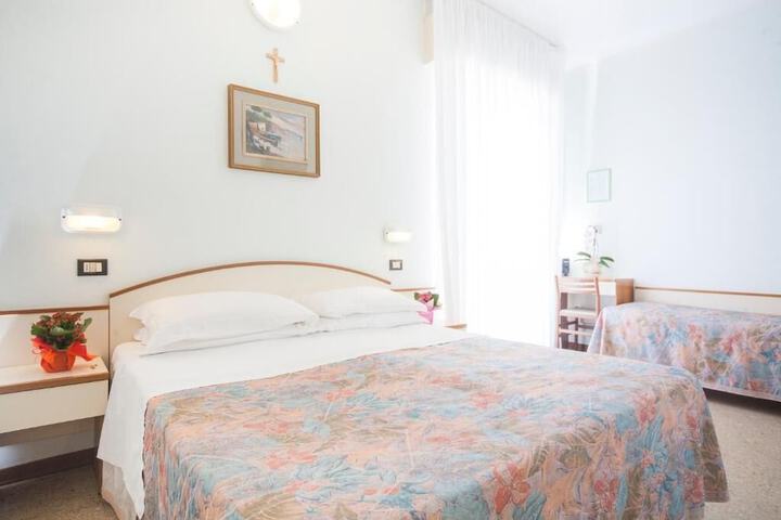 Room 5 of 19