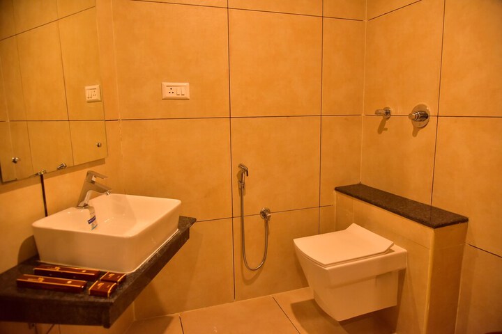 Room 13 of 21