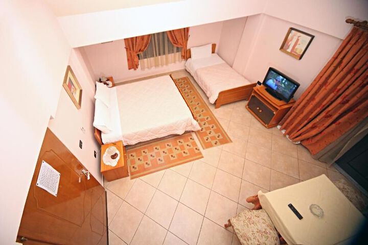 Room 8 of 22