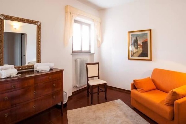 Room 9 of 25