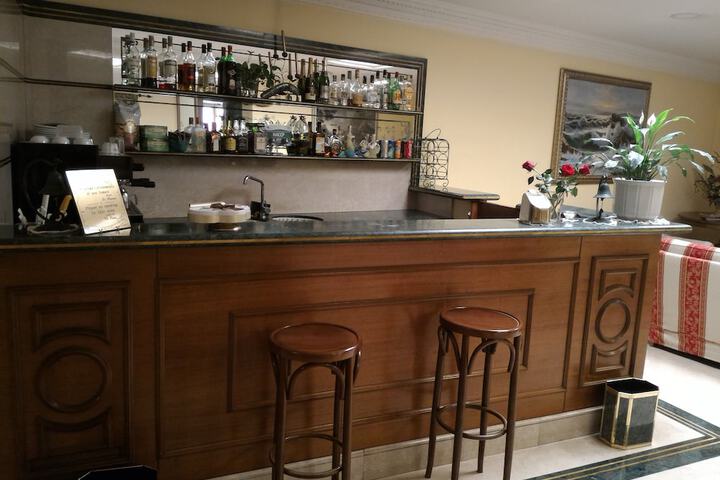 Lounge 41 of 60