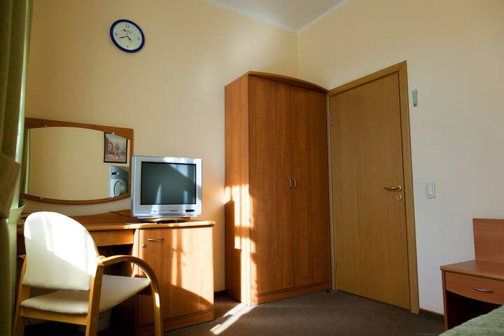 Room 4 of 71