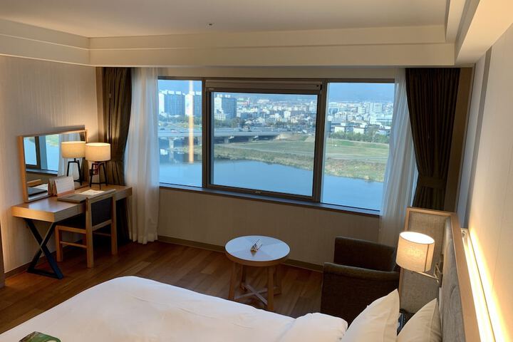 Room 2 of 81