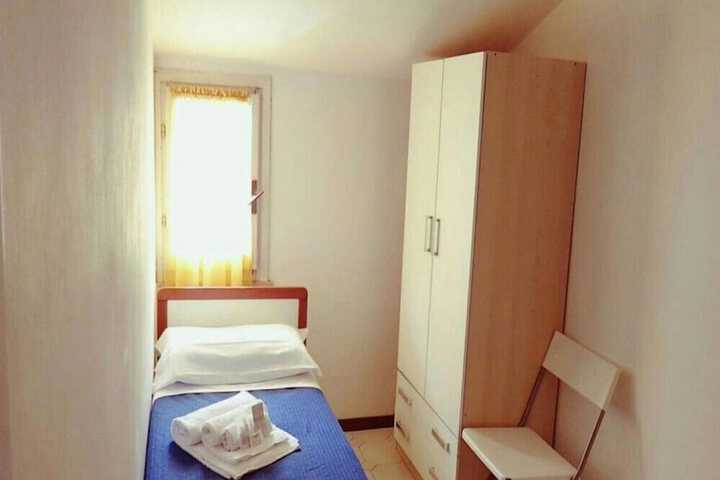 Room 11 of 49