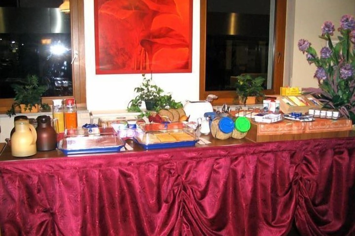 Dining 20 of 22