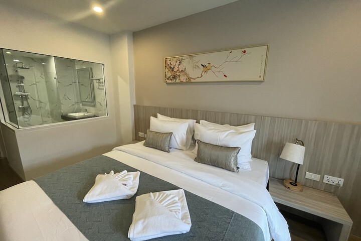 Room 13 of 27