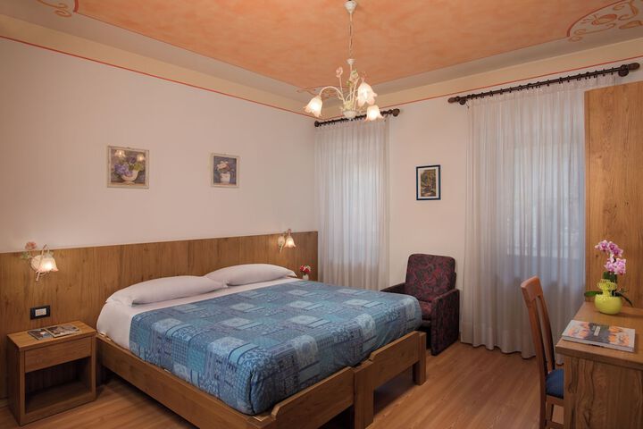 Room 11 of 23