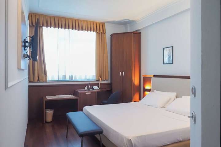 Room 30 of 64