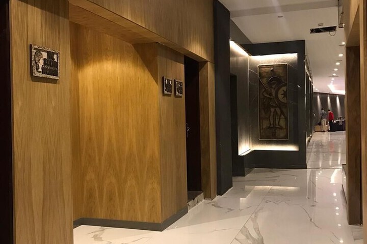 Entrance & Lobby