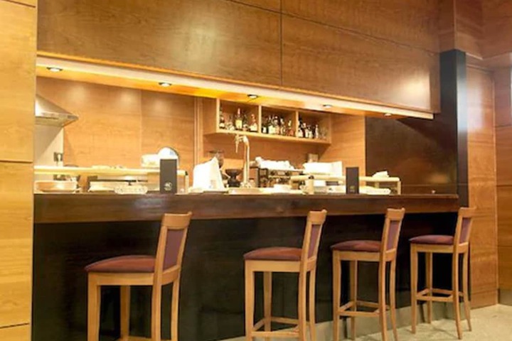 Lounge 31 of 42