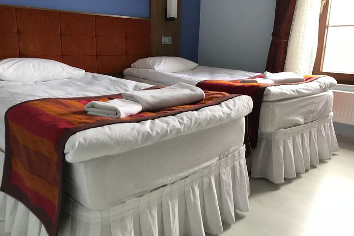 Room 4 of 7