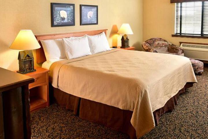 2 Double Beds (9 of 12)