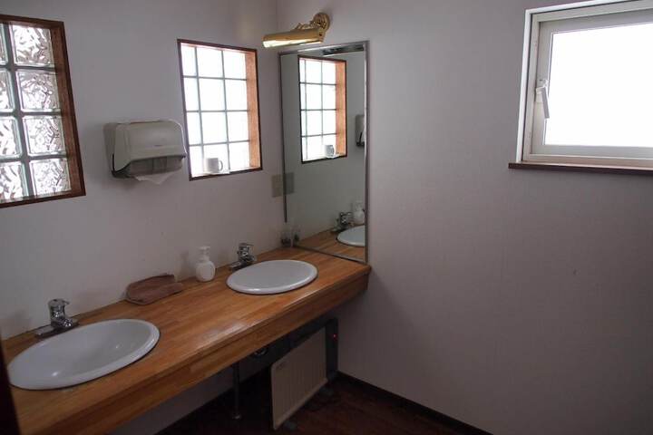 Room 21 of 34