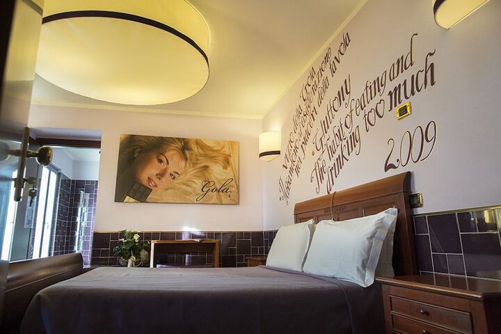 Room 4 of 67