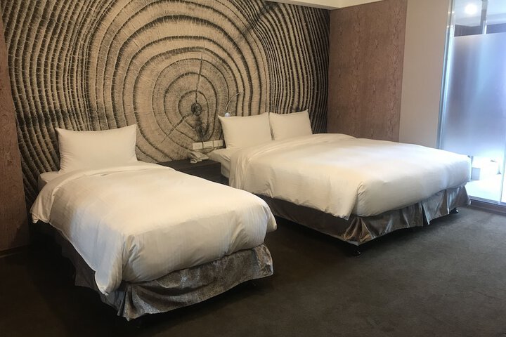 Room 32 of 68