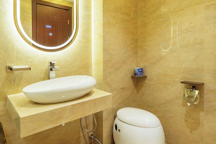 Room 216 of 285