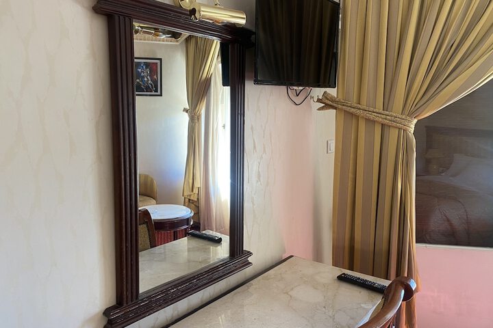 Room 14 of 19