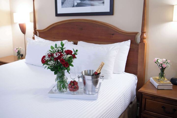 1 King Bed (10 of 26)