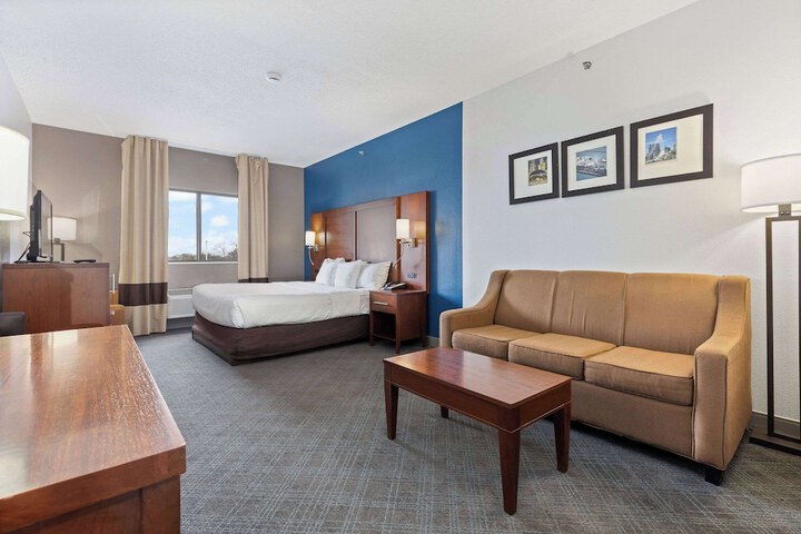 1 King Bed Suite (7 of 11)